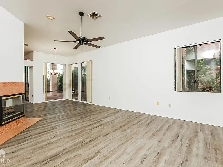 1606 W Calle Del Ducado — Photo 6