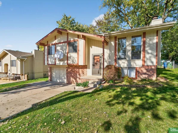 3310 Sierra St, Bellevue, NE 68123