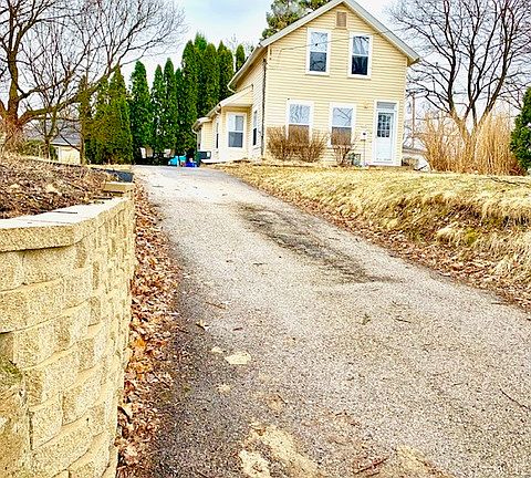 2nd image of 718 Dean St