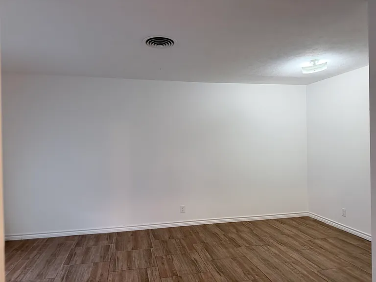 1207 Cherokee St — Photo 3