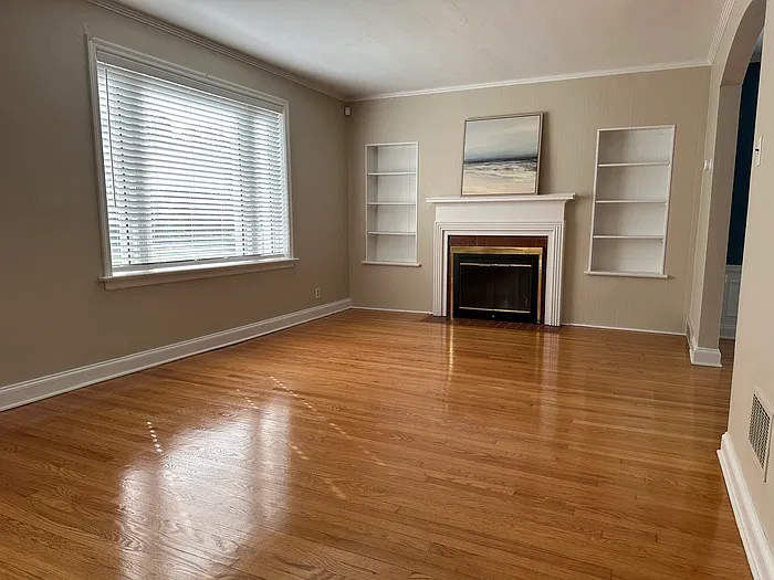 2 bed, 1.0 bath, 1377 sqft, $1,650 — Photo 2