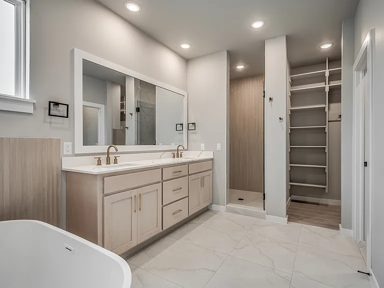 11 N Walnut St — Photo 6