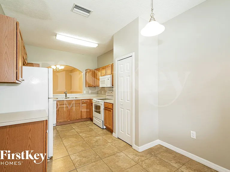 1703 E Wood St — Photo 8