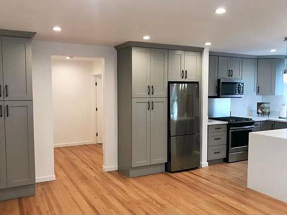 2nd image of 628 Lincoln Blvd APT C