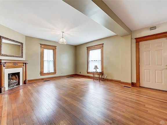 4th image of 586 N Galloway St