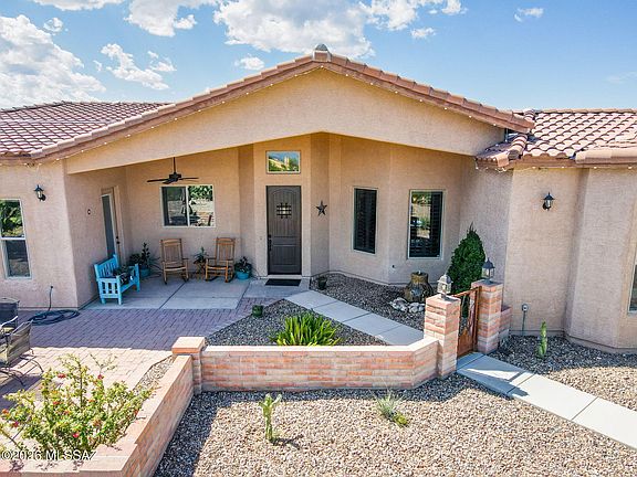 3rd image of 2540 E Lomas Dr
