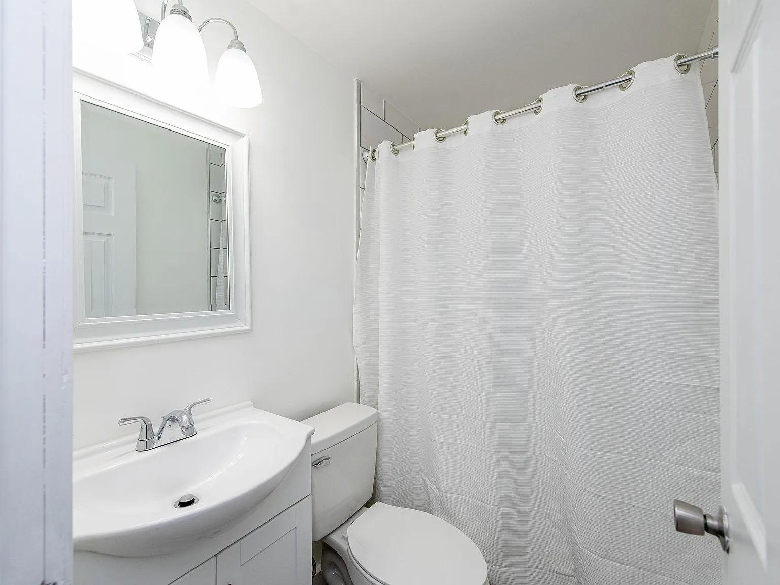 469 Olden Ave — Photo 4