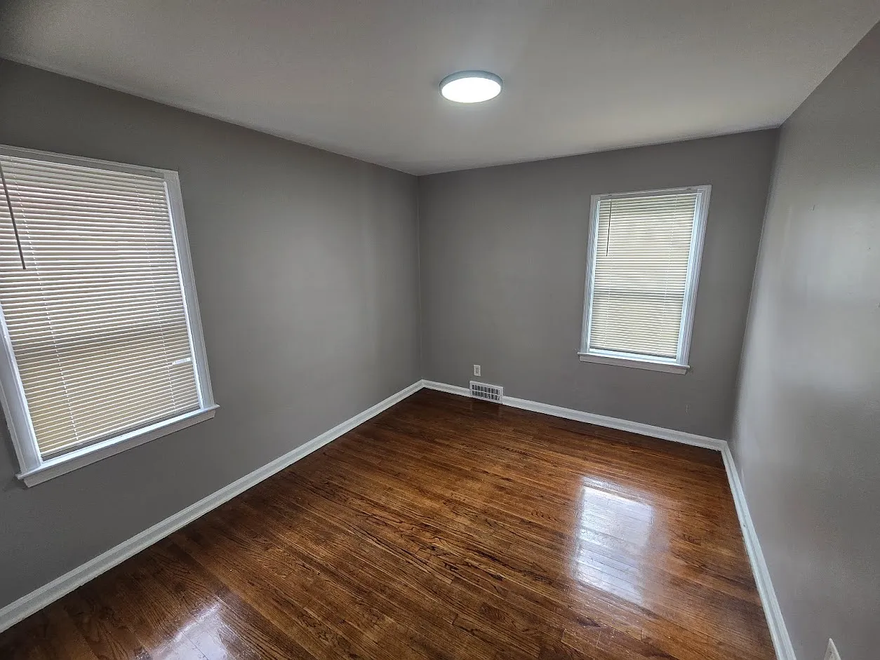 3 bed, 1042 sqft, $1,450 — Photo 3
