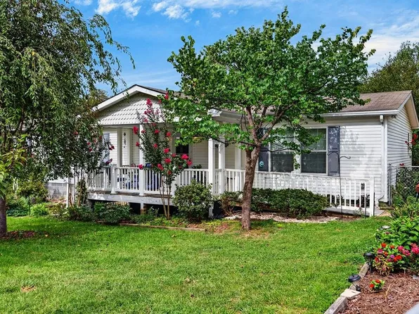 52 Cloverdale Ln, Stuarts Draft, VA 24477