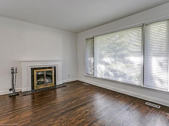 5th image of 2067 Devon Rd