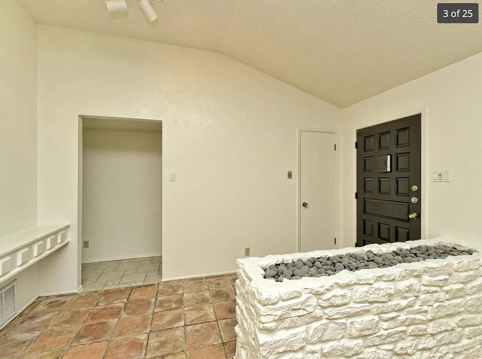 2 bed, 1713 sqft, $2,490 — Photo 4