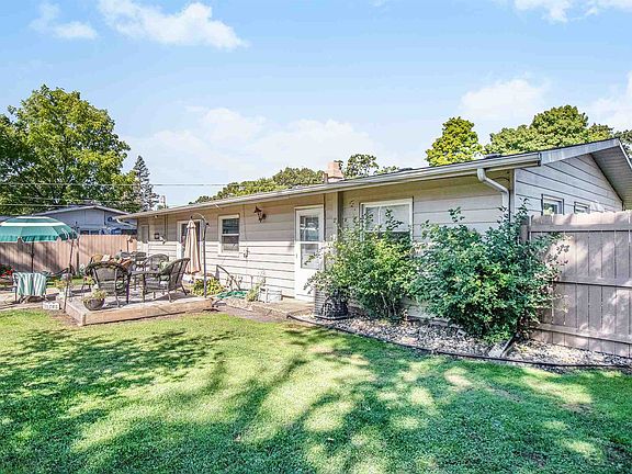 4th image of 3124 Bentley Ln