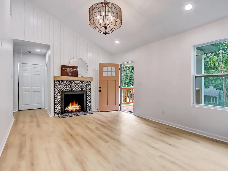 1250 Byewood Ln SW — Photo 5