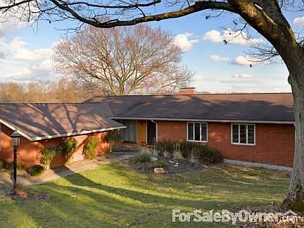 Contemperary L-Shape Rancher
						:
						With gorgeous views