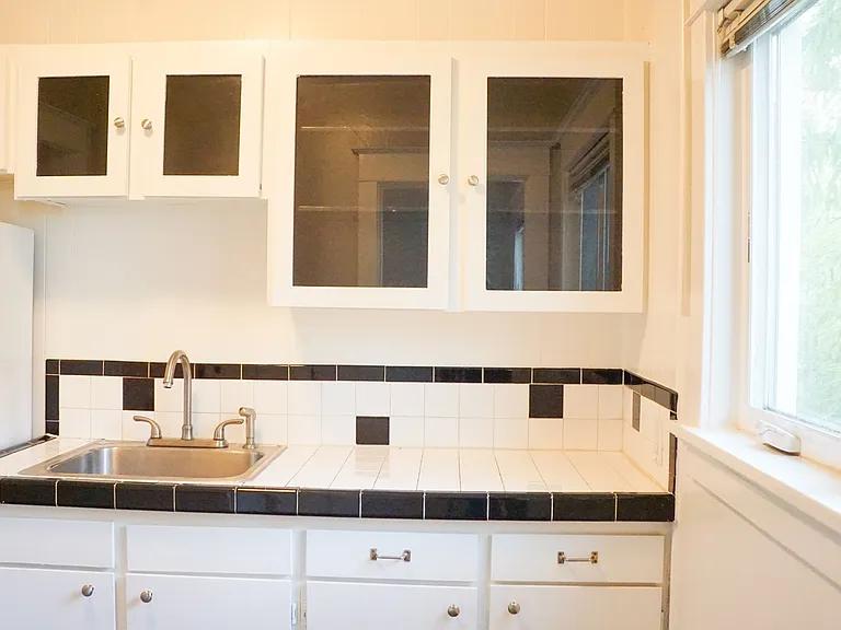 2943 SE Alder St #24 — Photo 6