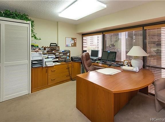 Large unit with lots of space for either office or bedroom.