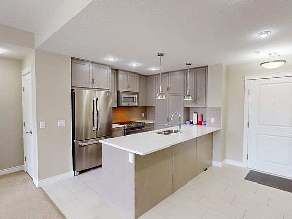 2nd image of 39 Quarry Gate SE #206