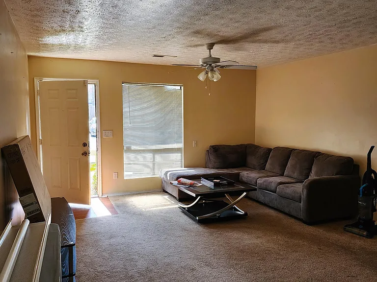 606 Pine Tree Trl #4 — Photo 3
