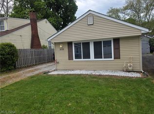 908 Bellevue Dr, Willoughby, OH 44094