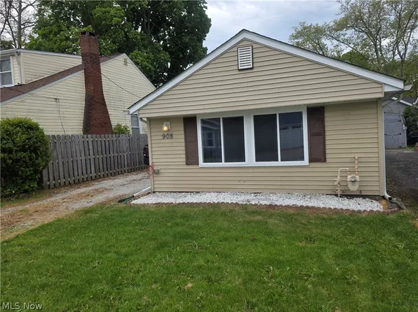 908 Bellevue Dr, Willoughby, OH 44094
