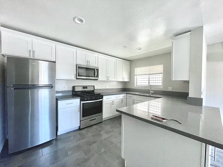 1100 Exposition Blvd — Photo 1