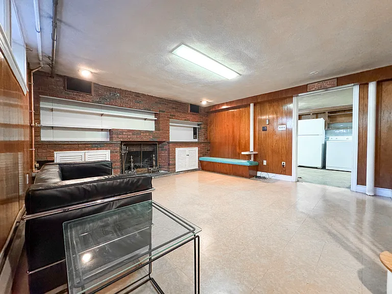 40 Walter St — Photo 32