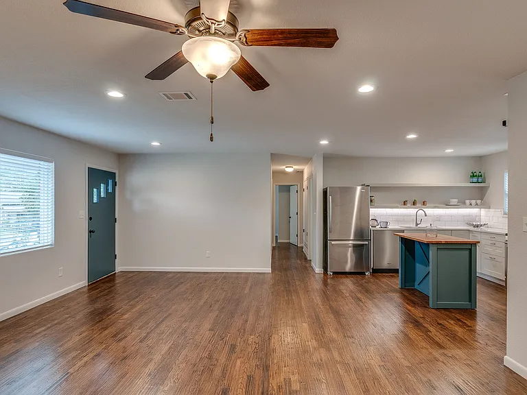 300 Ridgecrest Dr — Photo 9