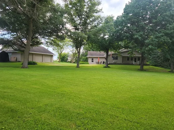 1787 Gilmore Ave, New Hampton, IA 50659