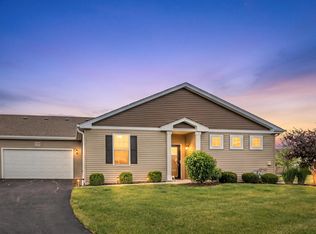 1116 Crestview Ln, Hampshire, IL 60140