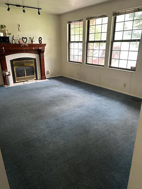 4 bed, 1950 sqft, $2,100 — Photo 3