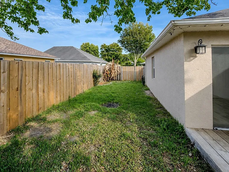 405 Island View Cir — Photo 3
