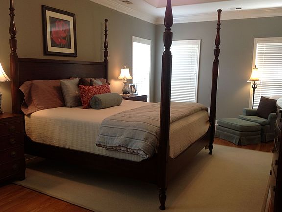 2nd image of 33 Oak Park Sq