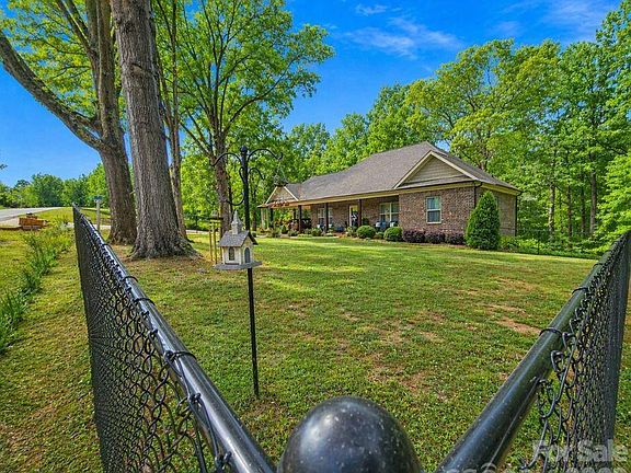 4th image of 699 Sellerstown Rd