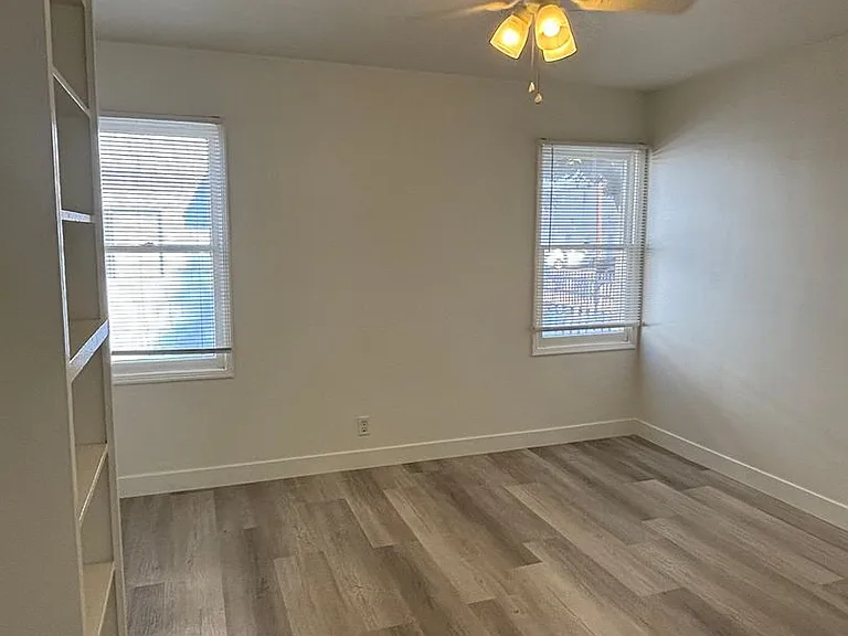 915 Freeman Ave. — Photo 9