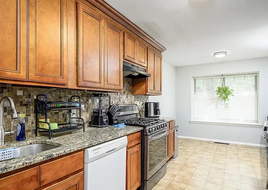 3 bed, 1216 sqft, $2,940 — Photo 4