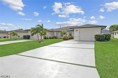 1630 SW Santa Barbara Pl Photo 1