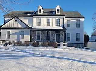 8 Stone Bridge Ct, Langhorne, PA 19047