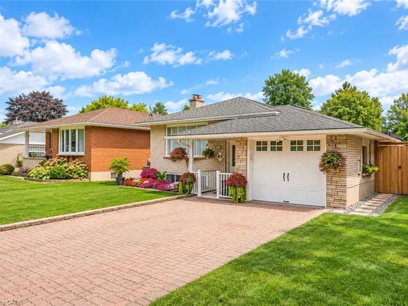 49 Carnaby Cres, Kitchener, ON N2A 1M6