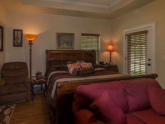 5th image of 131 Nelda Ln