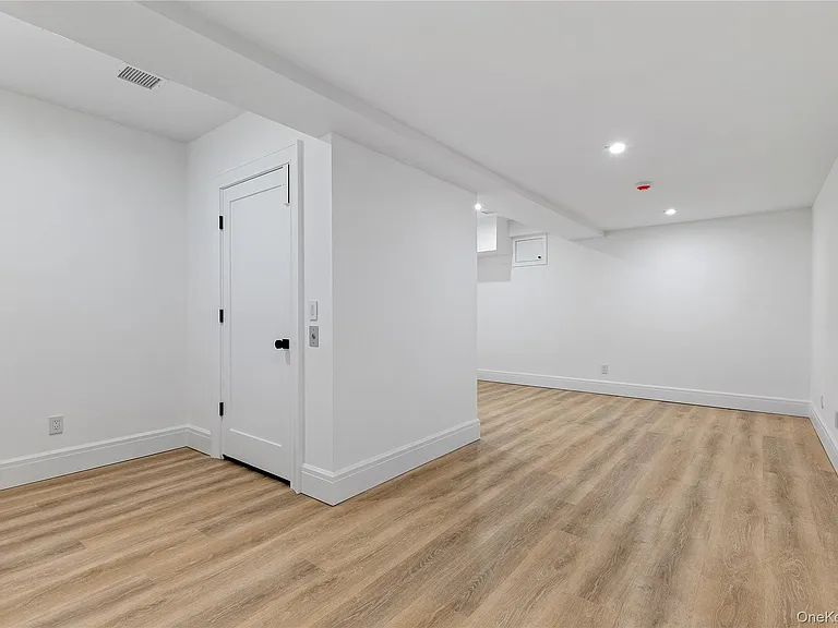 42 Mamaroneck Rd — Photo 39