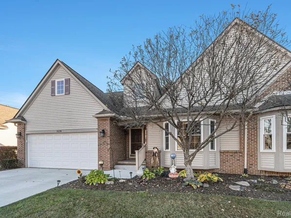 2574 Kerria Dr, Howell, MI 48855