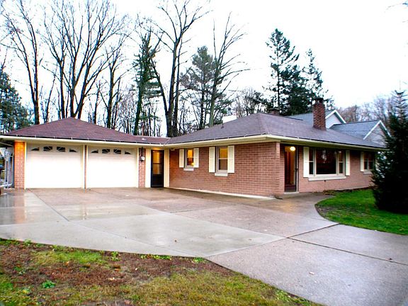 2nd image of 1585 Waukazoo Dr