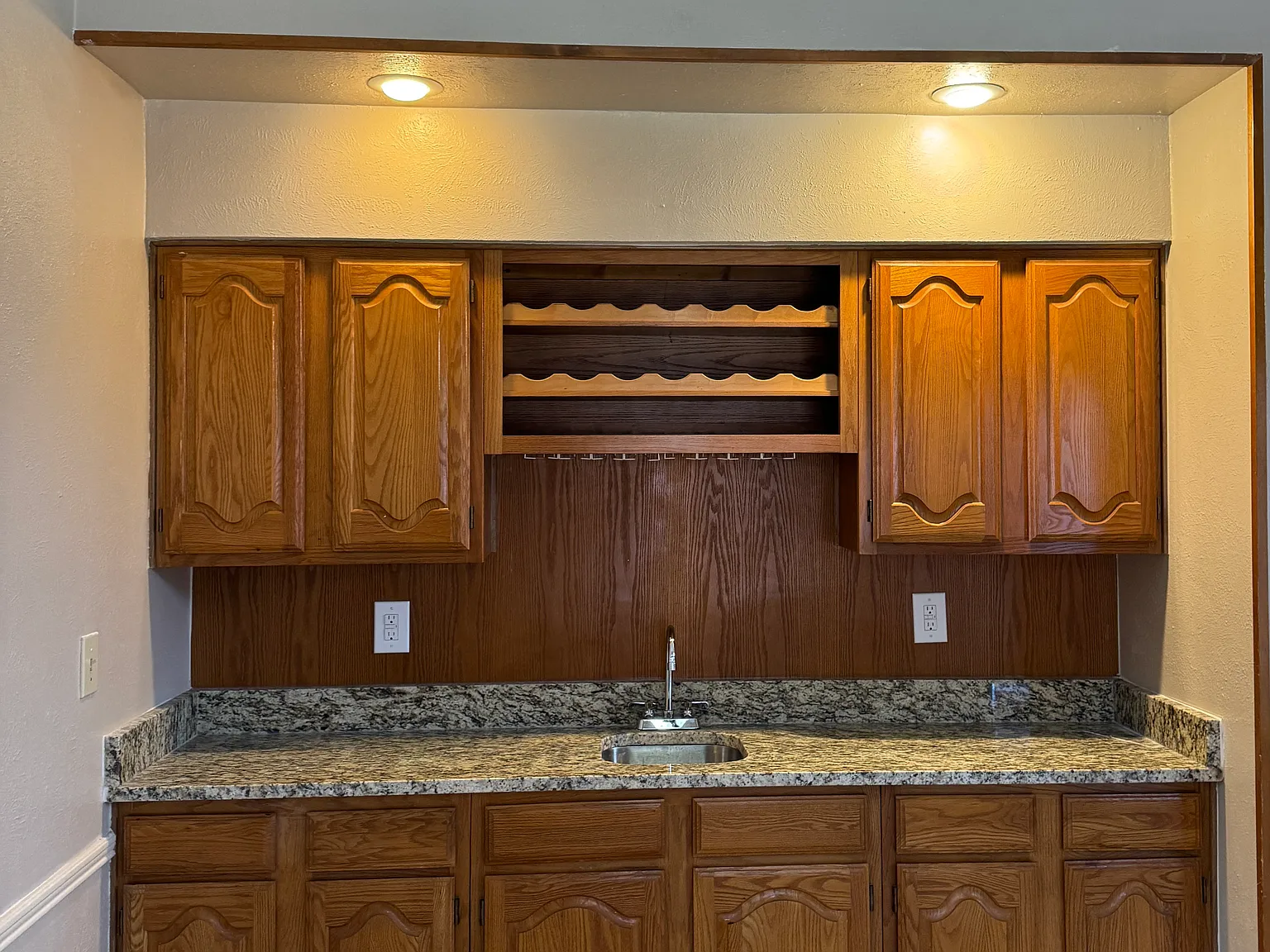 3 bed, 1948 sqft, $2,395 — Photo 3
