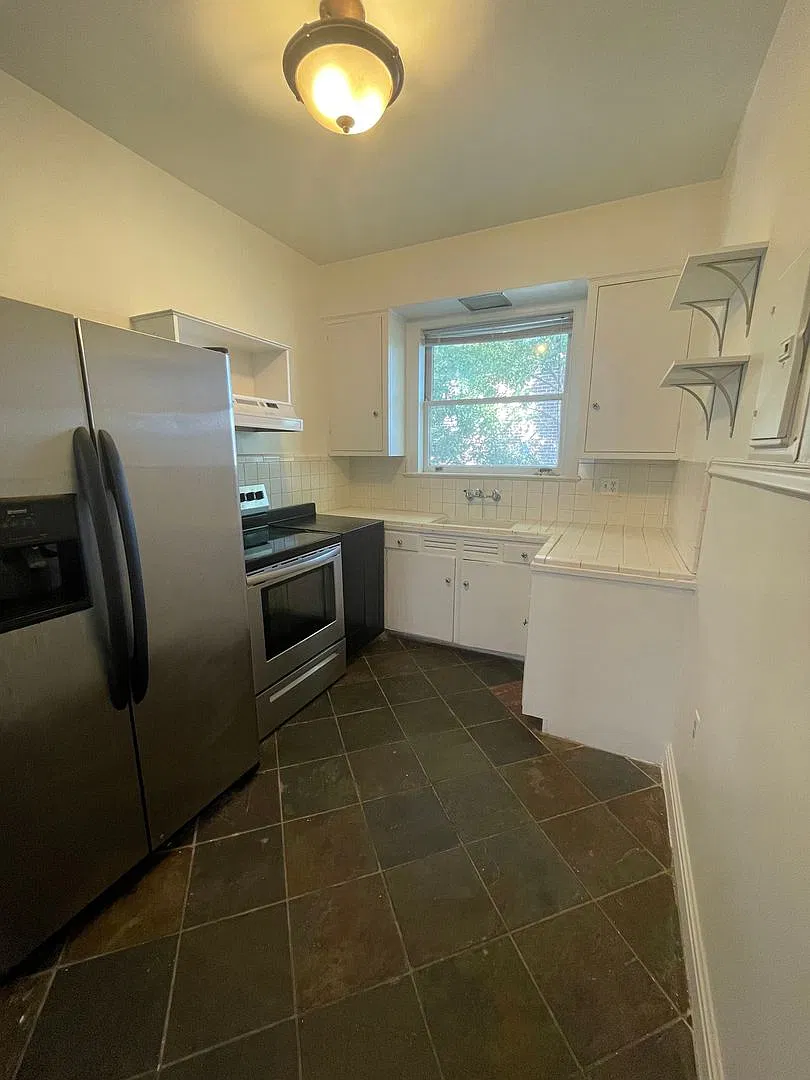 Riverside Charm! 1BR Upstairs Apartment with Hardwood Floors & Water View — Photo 4
