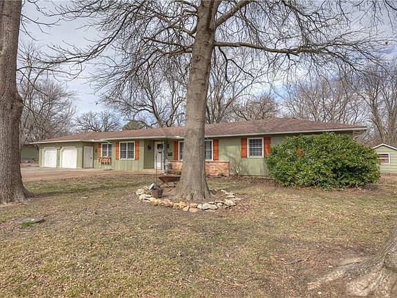 2nd image of 114 E Howard St