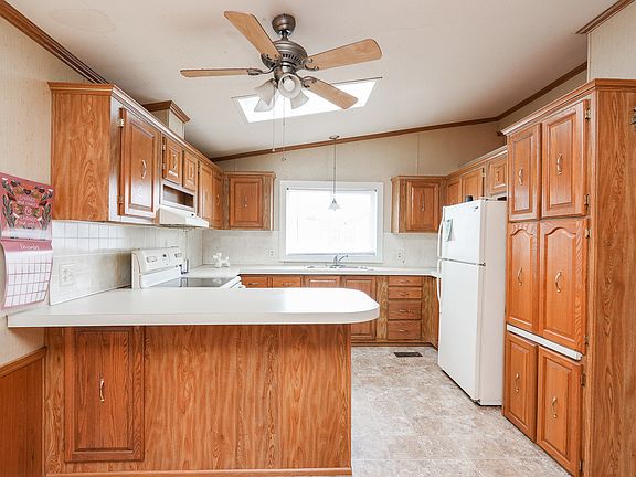 3rd image of 59 Maple Ln