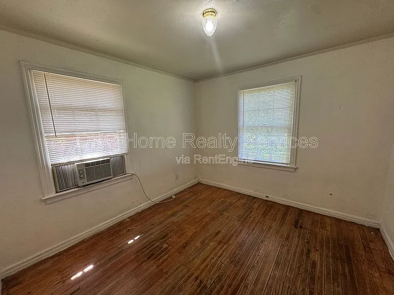 2713 Normandy St — Photo 9