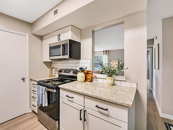 4th image of 319 Cook St #5