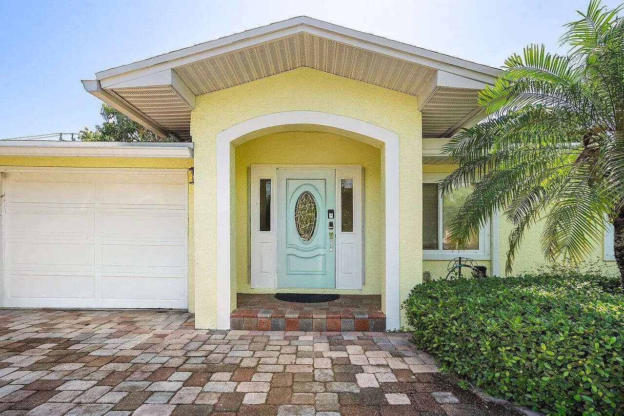 3 bed, 2.0 bath, 1824 sqft, $5,500 — Photo 3