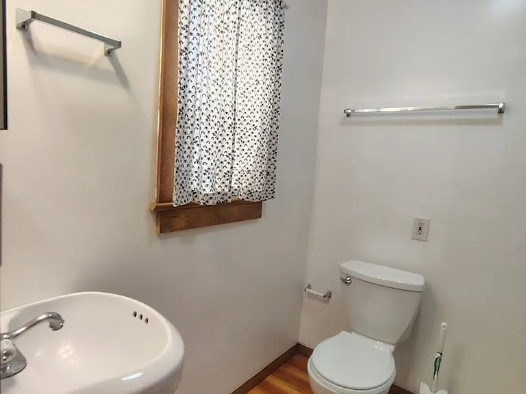 2568 E Seneca St — Photo 21